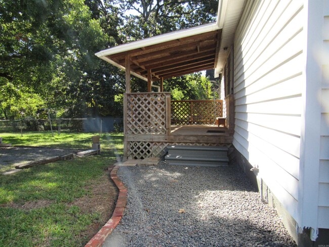 Building Photo - 2022 N Magnolia St