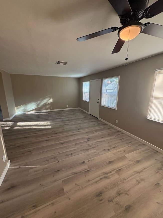 Building Photo - Fully Renovated 3 bed, 2 bath Home