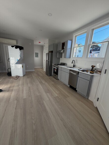 Building Photo - 121 Winthrop St