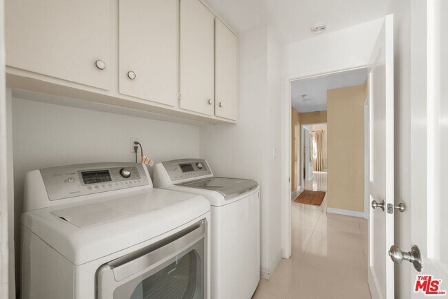 Building Photo - 3194 Rossini Pl