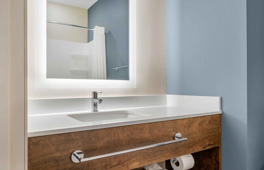 Building Photo - Furnished Studio-Phoenix - Chandler - Airport