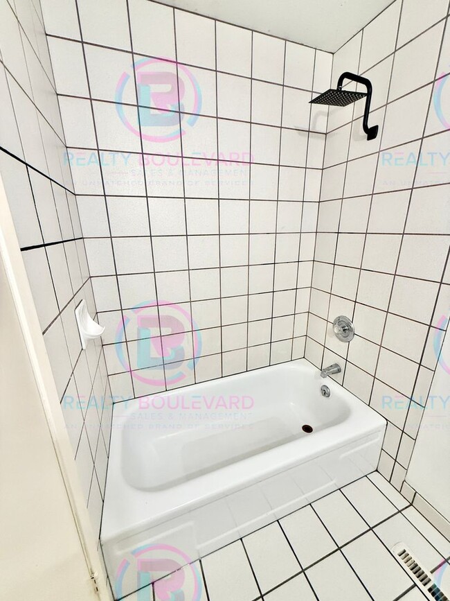 Building Photo - This stunning two-bedroom, two-bathroom to...