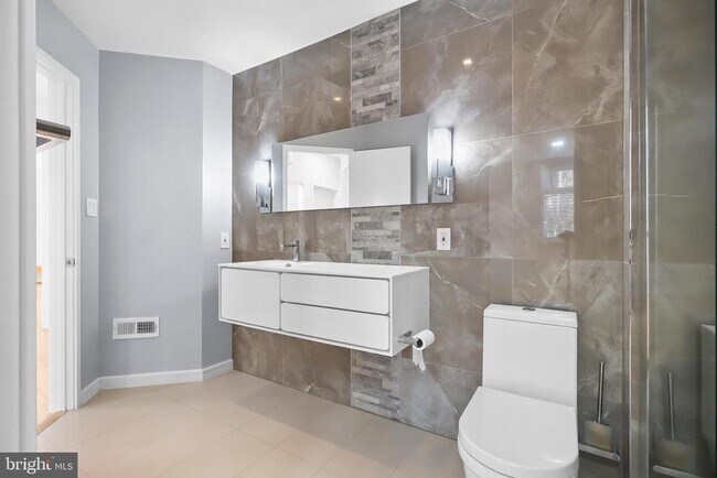 Building Photo - 1460 Waterfront Rd