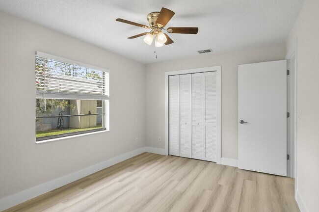 Building Photo - "Chic & Cozy 2-Bed Retreat with Granite Touches in Palm Coast!"