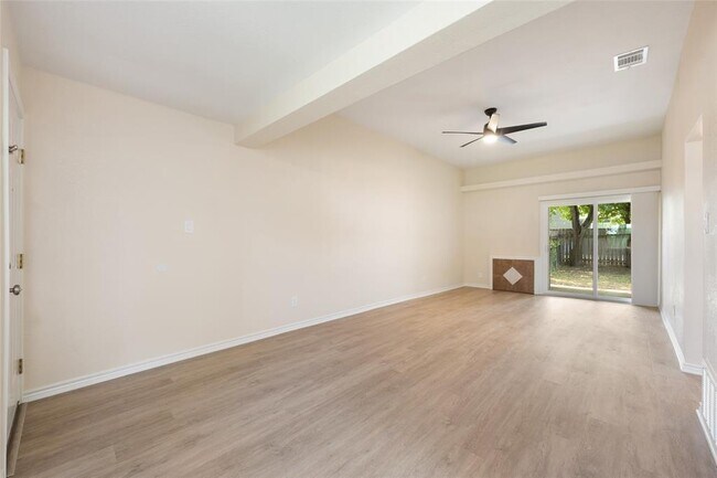 Building Photo - 6903 Woodhue Dr