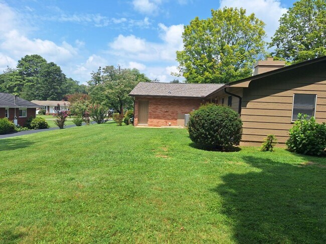 Building Photo - 6826 Dorchester Dr NW