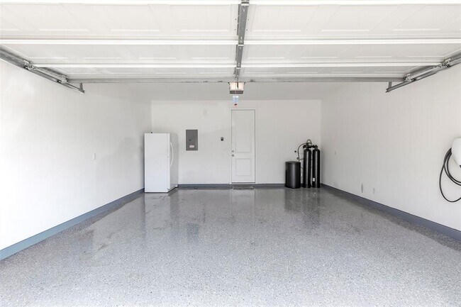 Building Photo - 713 Leeward Pass