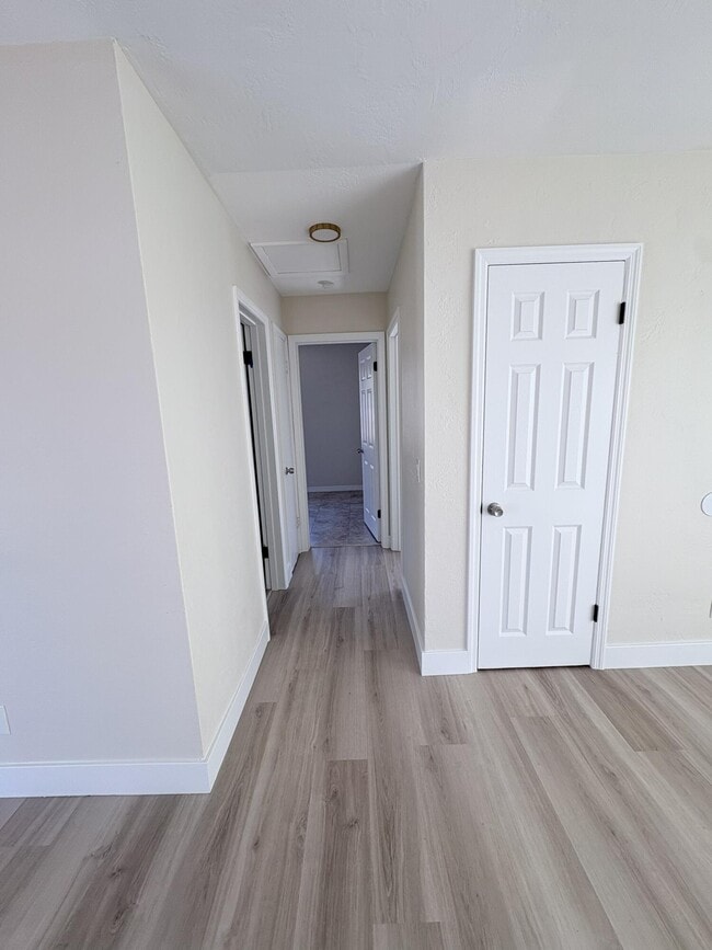 Building Photo - 175 SE El Sito Ct