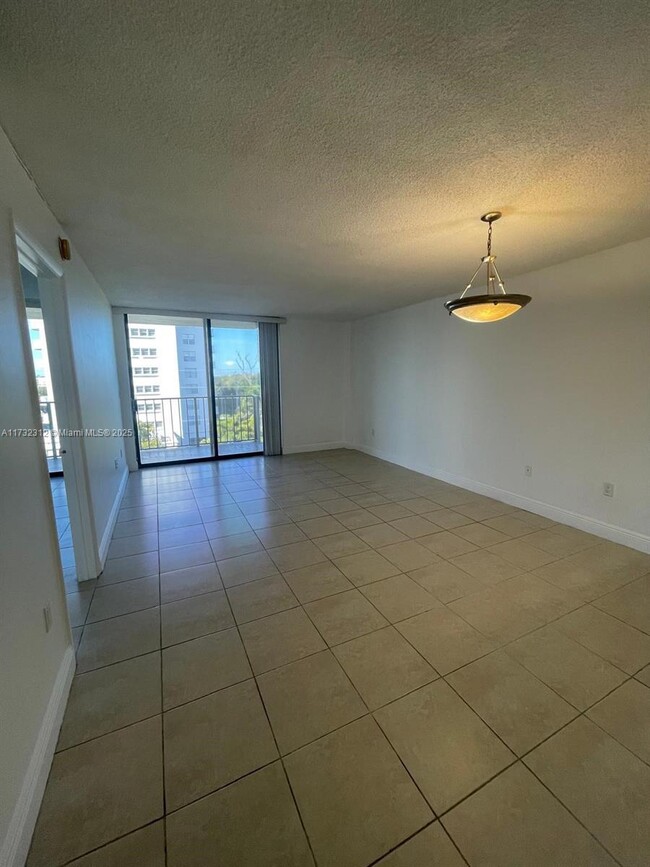 Building Photo - 1 bedroom in North Miami FL 33162