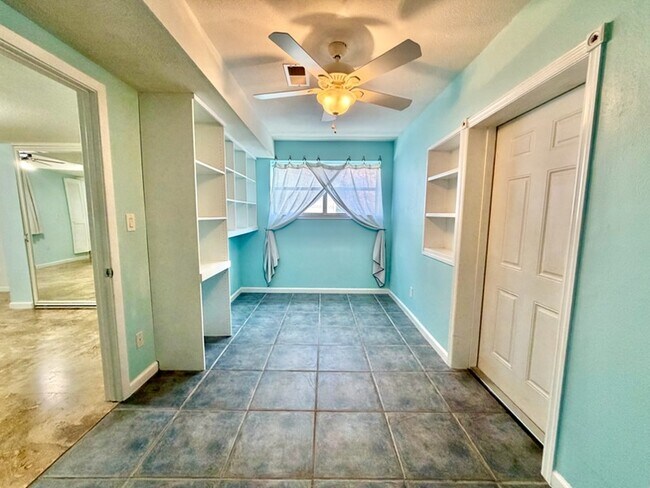 Building Photo - 723 Sailfish Dr