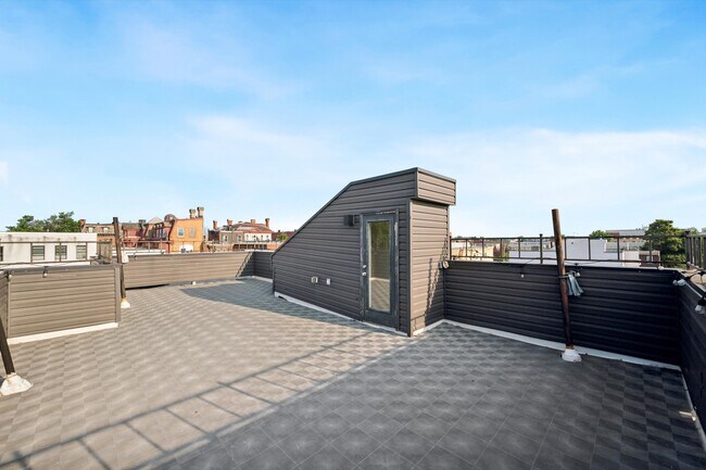 Building Photo - 1519 N Sydenham St