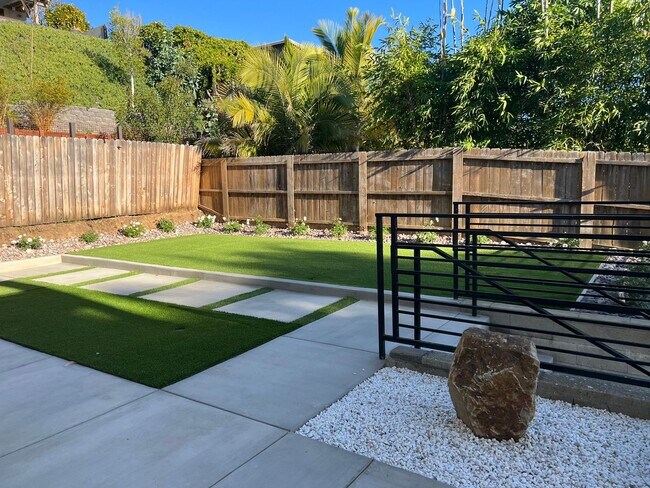 Building Photo - Stunning newly built, modern 1 bedroom, 1 bath unit