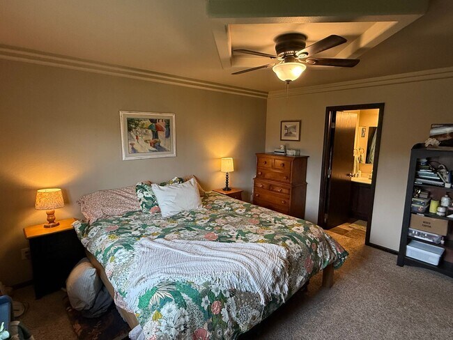 Building Photo - ~ APPLICATIONS PENDING ~ 4 Bedroom, 3 Bath...