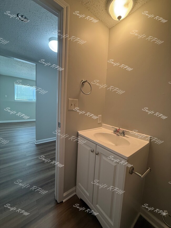 Building Photo - 6451 Hallet St
