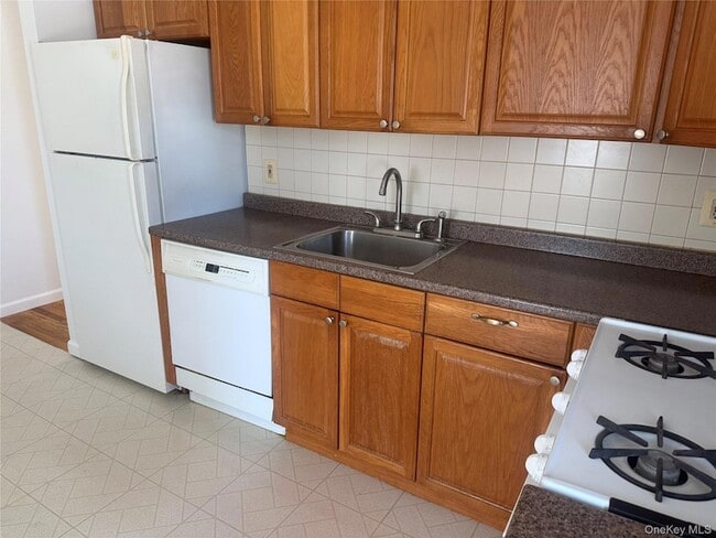 Building Photo - 219 Manhattan Ave