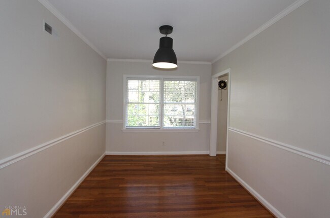 Building Photo - 425 Lindbergh Dr NE