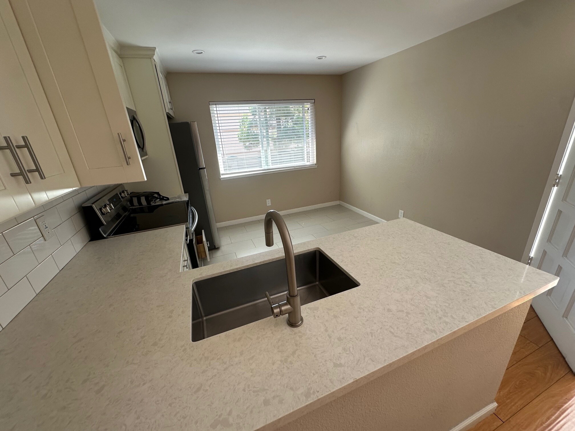 Building Photo - 994 Westlynn Way
