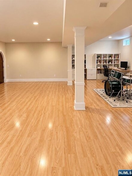 Building Photo - 120 White Pine Ct