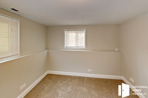 Building Photo - 17820 Arlington Dr
