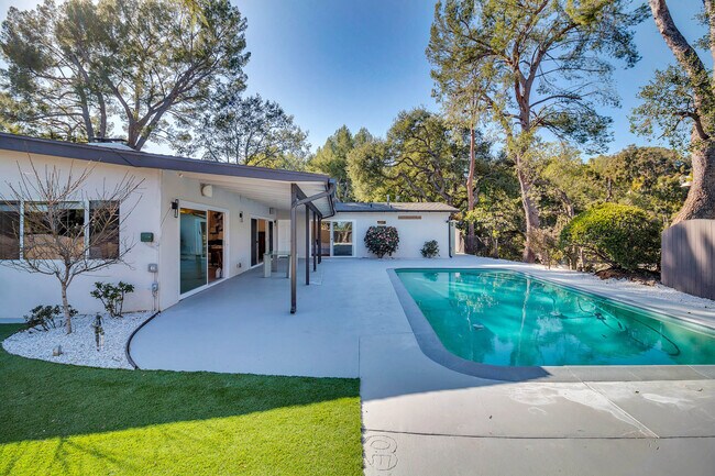 BACK YARD POOL - 16047 Meadowcrest Rd