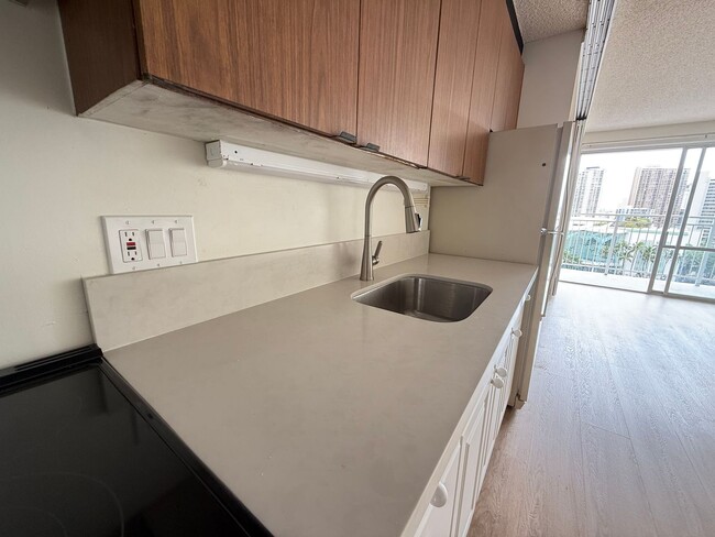 Primary Photo - Renovated 1-bedroom unit available immedia...