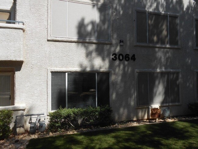 Building Photo - Spacious 2 Bedroom Condo in Gated Community near Eastern/Tropicana