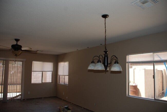 Building Photo - Beautiful Tolleson Home