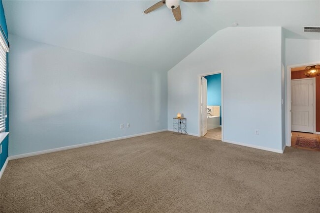 Building Photo - 633 Schefer St