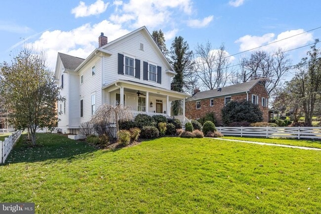 Building Photo - 323 S West St