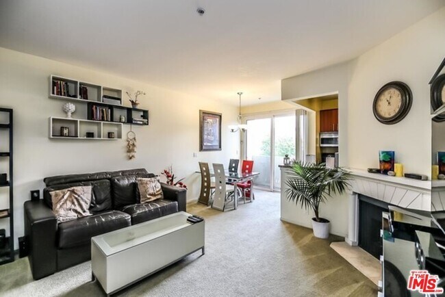 Building Photo - 620 S Gramercy Pl