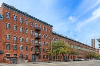 Building Photo - 227 Christopher Columbus Dr