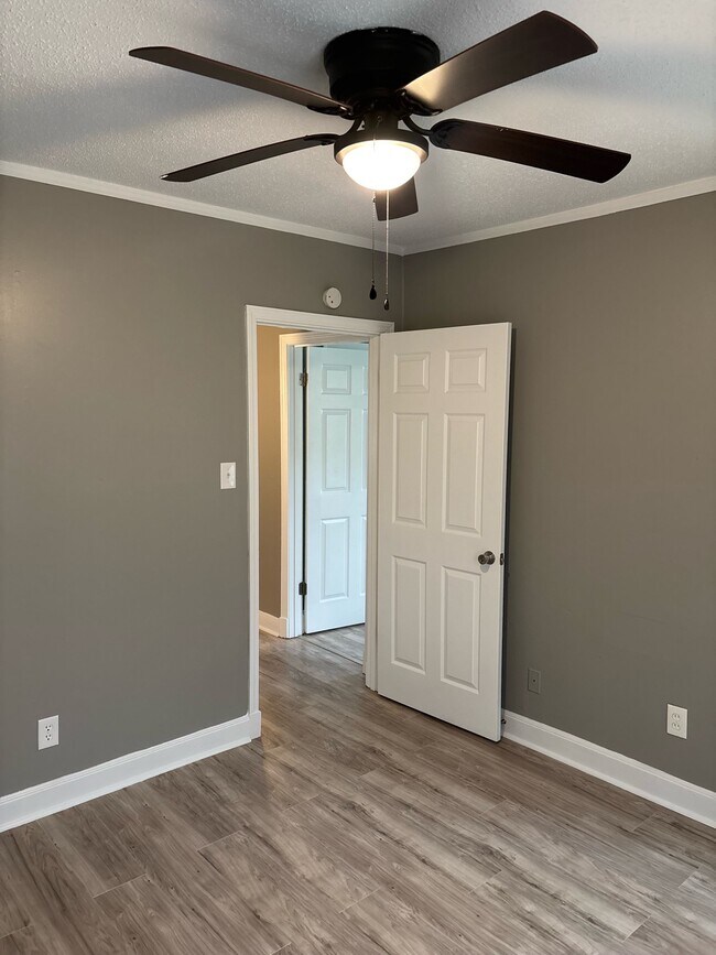 Building Photo - 1495 Marianna St