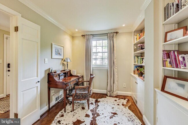 Building Photo - 4831 Calvert St NW