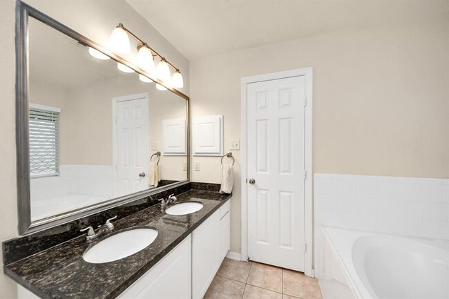 Building Photo - 3211 Crestbridge Ln