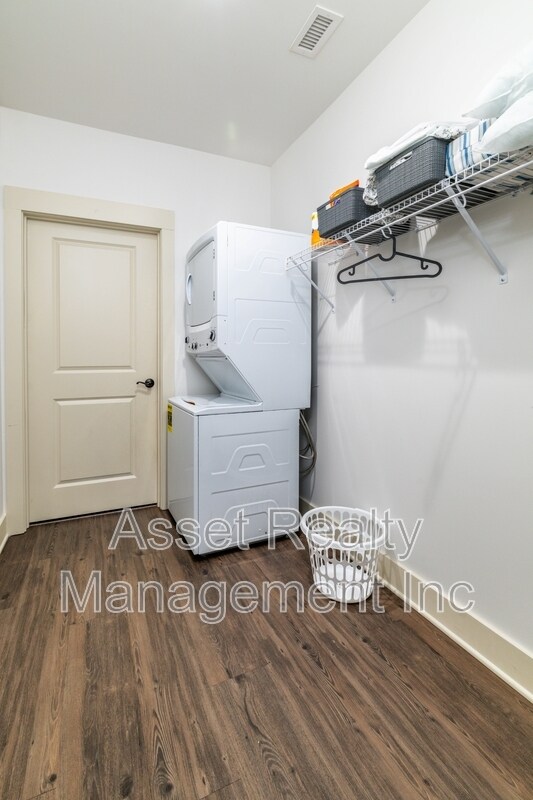 Building Photo - 1110 Franck St