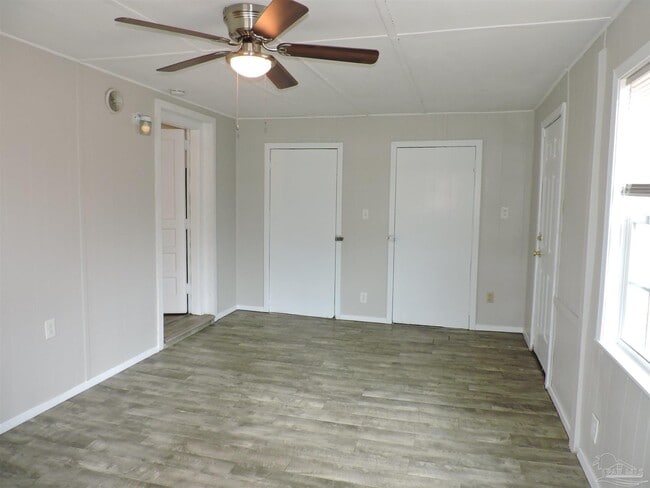 Building Photo - 220 E Highland Dr