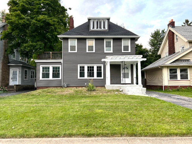 Building Photo - 3005 Yorkshire Rd