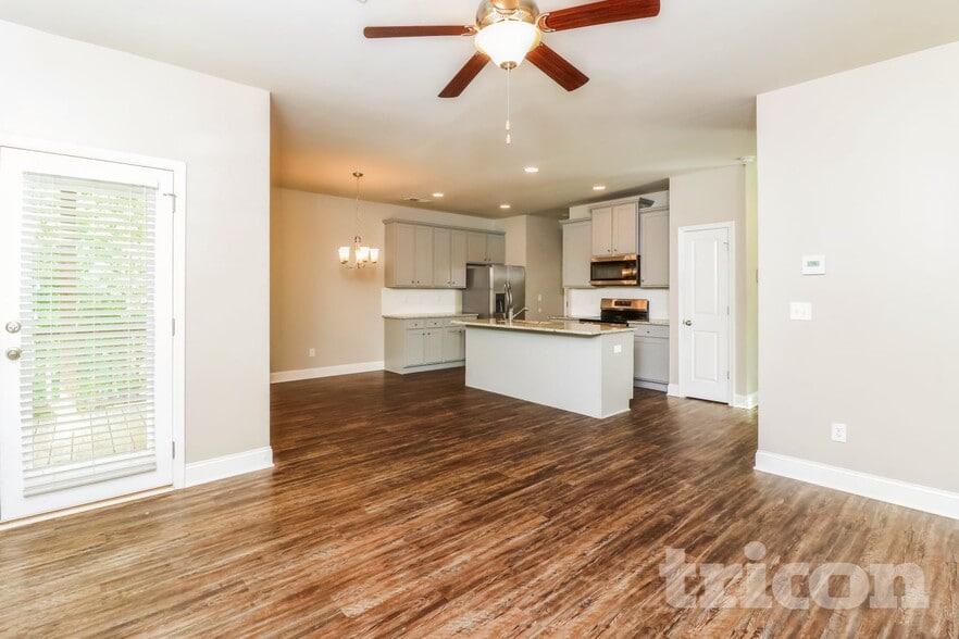 Building Photo - 652 Ireland Ln