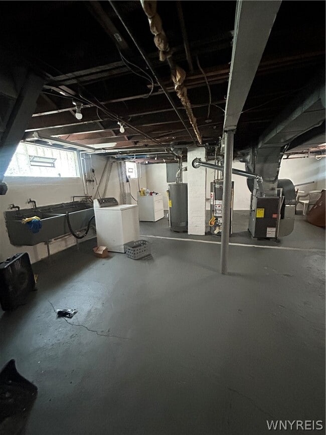Building Photo - 142 Roesch Ave