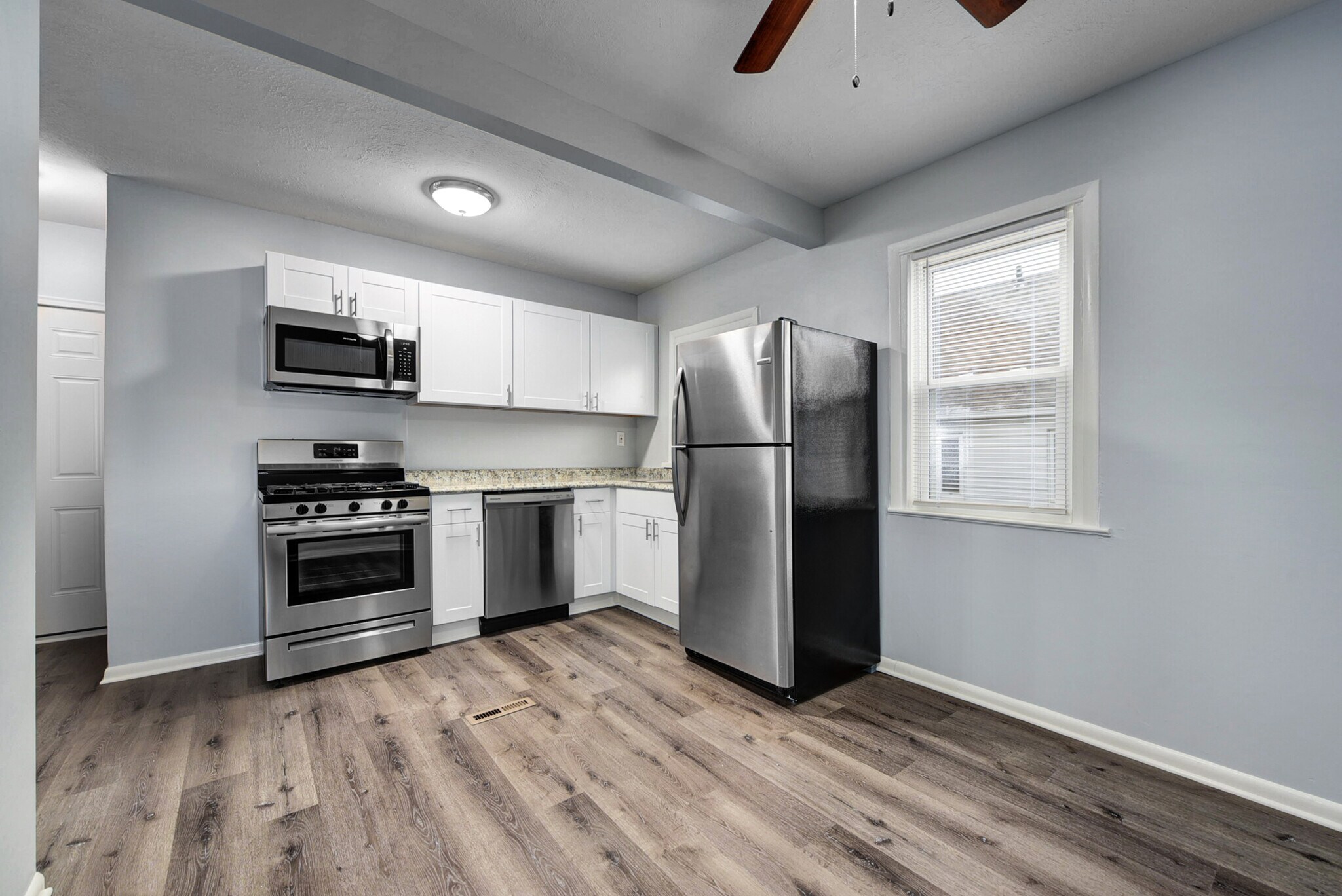 Building Photo - 2050 Robin St