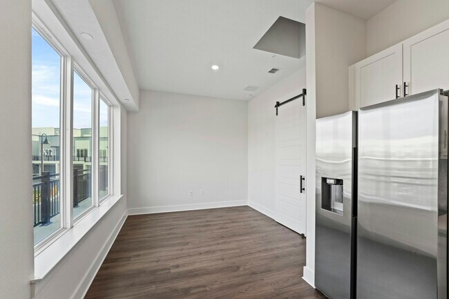 Building Photo - 850 TETBURY Lp