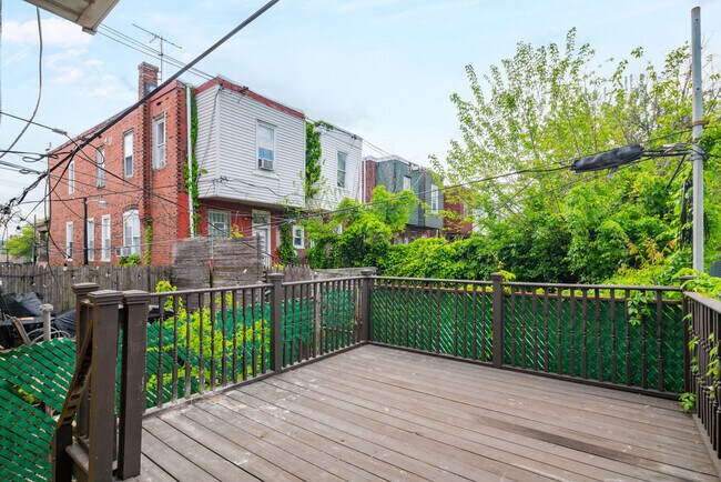 Building Photo - 714 S 55th St