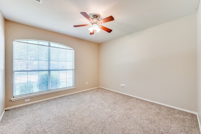 Building Photo - 1117 Red Hawk Dr