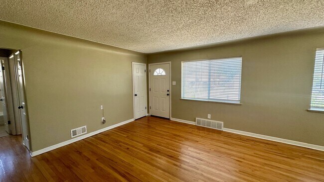 Building Photo - Spacious 5BD/2BA Home in Lakewood, CO- Available July 29th!