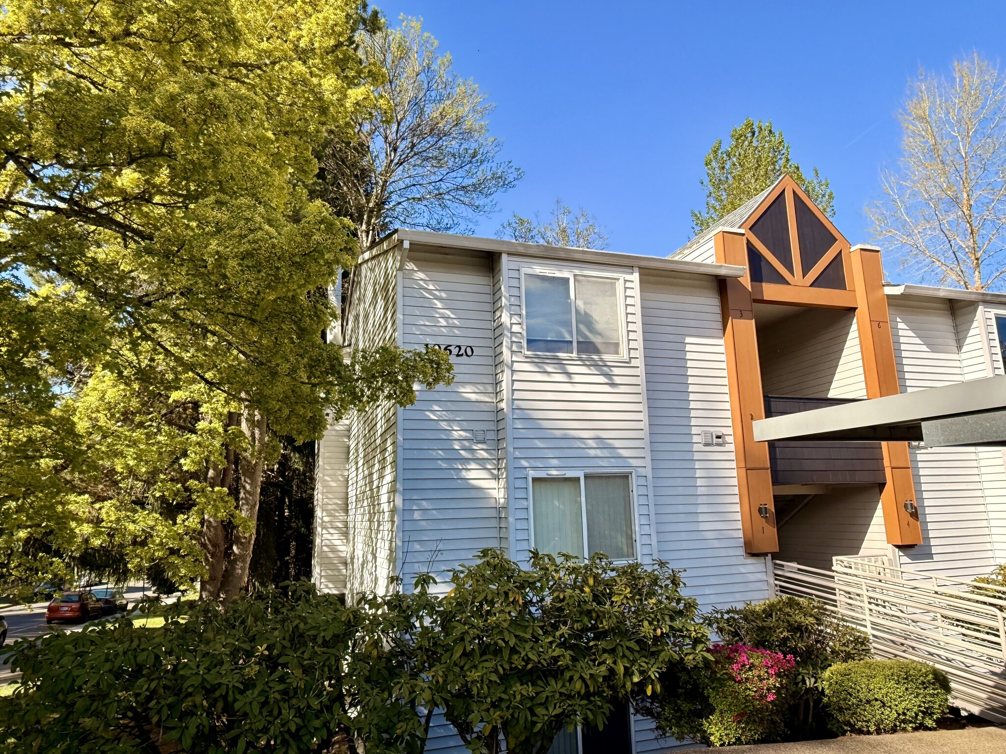 Building Photo - 10620 SW Davies Rd