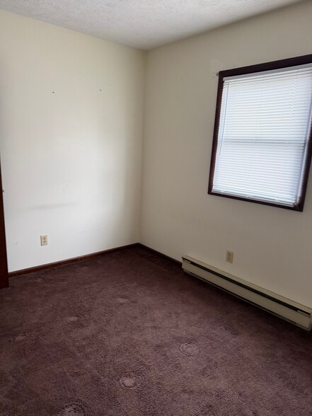 Building Photo - 231 Stoutt Dr SE