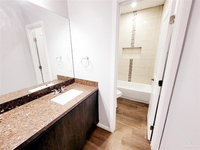 Building Photo - 3409 Fuerte Ave