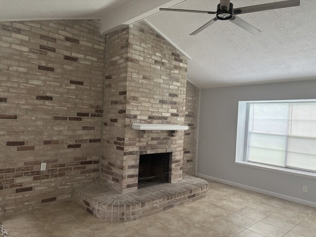 Building Photo - 10446 Towneview Dr