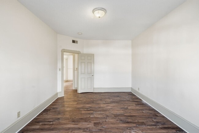 Building Photo - 312 Rivet St