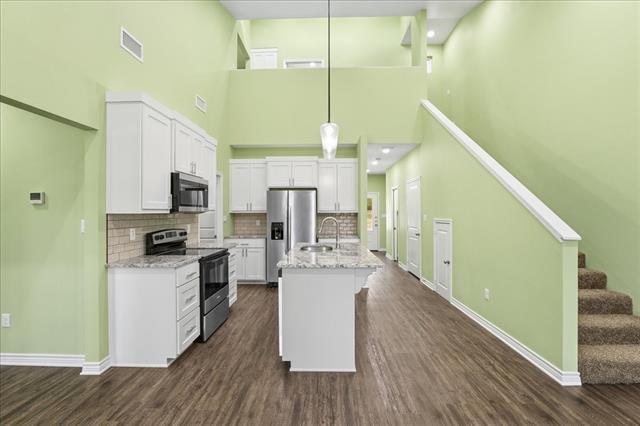 Building Photo - 802 S Newsom St